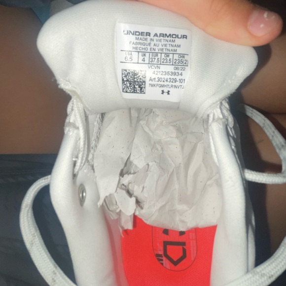 White Under Armour Cleats - Picture 3 of 4